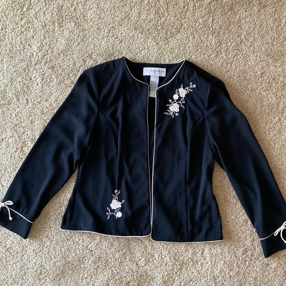 Sag Habor Chic Black Embroidered Women's Blazer